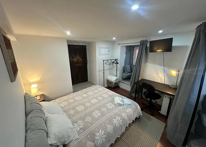 Casa Do Apeadeiro * וילה פוקה דה אגיאר